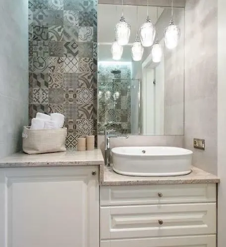 W Centrum Krakowa Ariańska 4 *